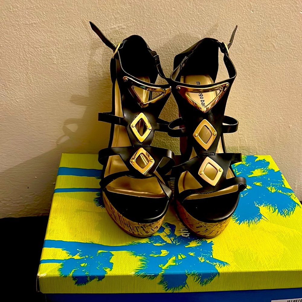 Leather strap wedged sandal